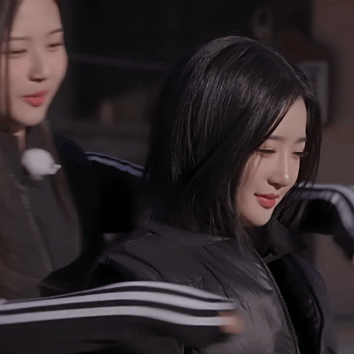 Triples Jiwoo GIF