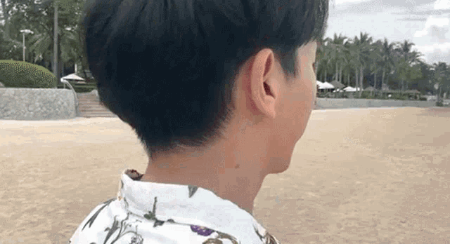 Turn Around Up Poompat Iamsamang GIF