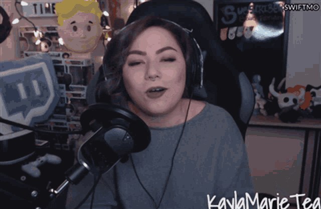Twitch Swift Mo GIF