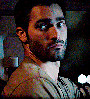 Tyler Hoechlin Crystal Bethany GIF