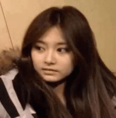 Tzuyu Serius GIF