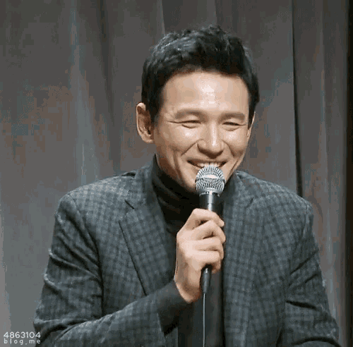 황정민 미소 웃음 마이크 영화배우 GIF