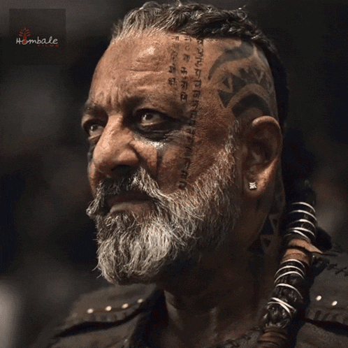 Upar Ki Taraf Ghoorna Adheera GIF