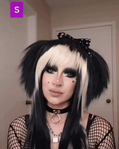 Venus Envy Drag GIF