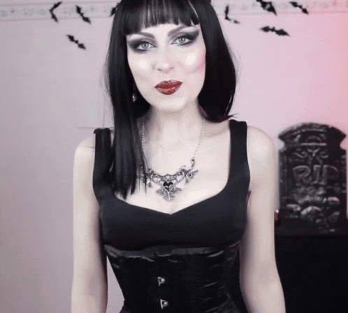 Vesmedinia Gothic Model GIF