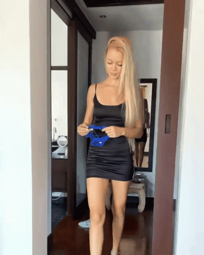Walk Beautiful Girl GIF. This 398 x 498 animated GIF is part of our strumpfhose ausziehen collection. Created by Annsfenina. View the original animation…