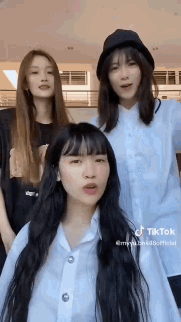 Wee Weeraya GIF