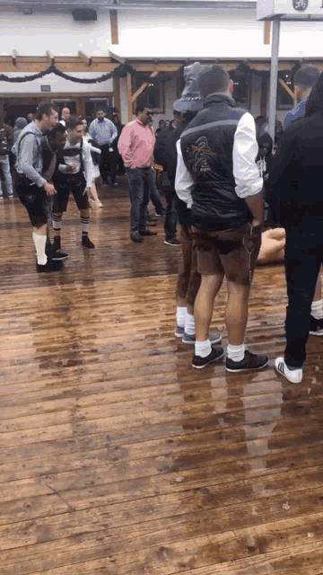 Wiesn Meins Splitter Naked Guy GIF