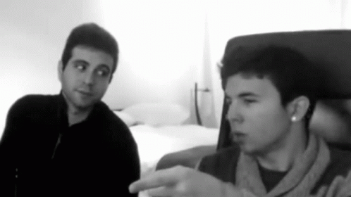 Willyrex Señala Vegetta777 Pointing GIF