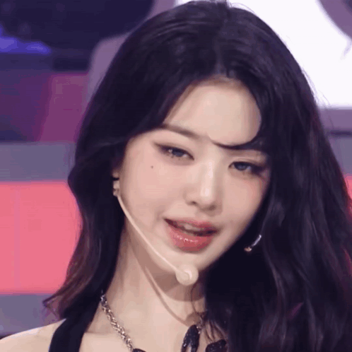 Wonyoung Jang Wonyoung Ive Izone 4th Gen It Girl Wonyoung Kiss GIF