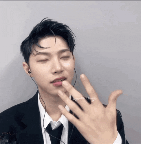 Xikers Hyunwoo GIF