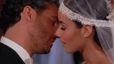 Ya Puede Besar A La Novia GIF