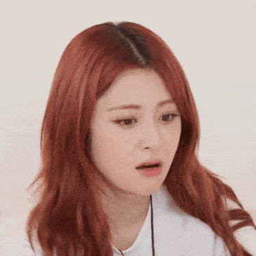Yunjin Le Sserafim GIF