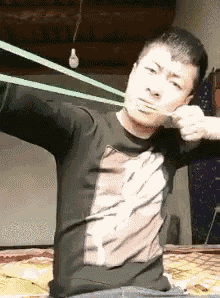 打自己 痛 搞笑 GIF