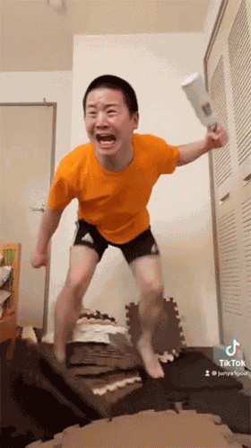 痛い じゅんや GIF