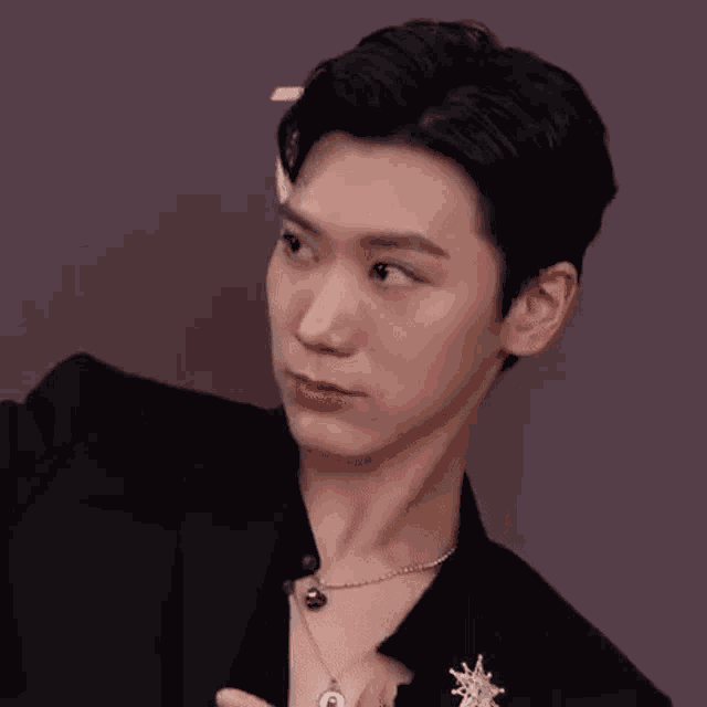 10velyzen Chittaphon GIF