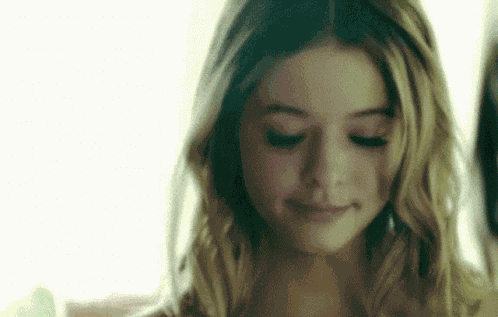 Alison Dilaurentis Sasha Pieterse GIF