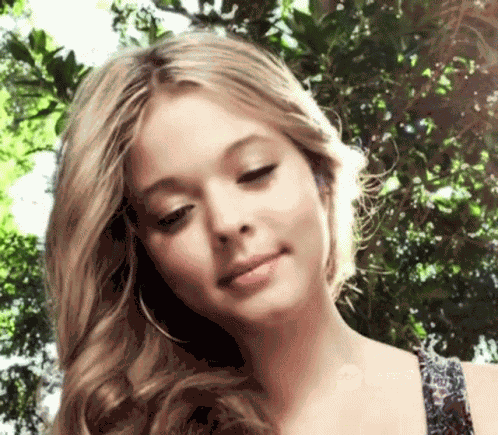 Alison Dilaurentis Sasha Pieterse GIF