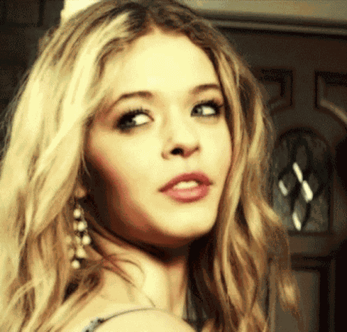 Alison Dilaurentis Sasha Pieterse GIF