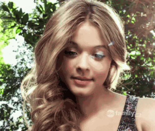 Alison Dilaurentis Sasha Pieterse GIF