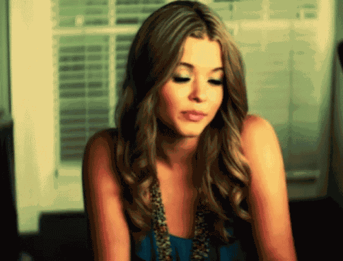 Alison Dilaurentis Sasha Pieterse GIF