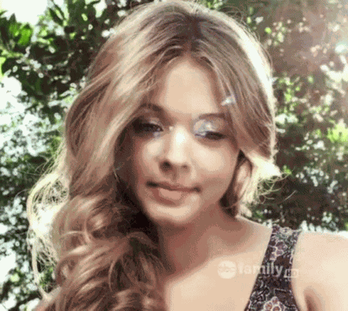 Alison Dilaurentis Sasha Pieterse GIF