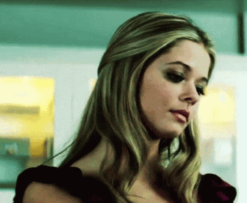 Alison Dilaurentis Sasha Pieterse GIF