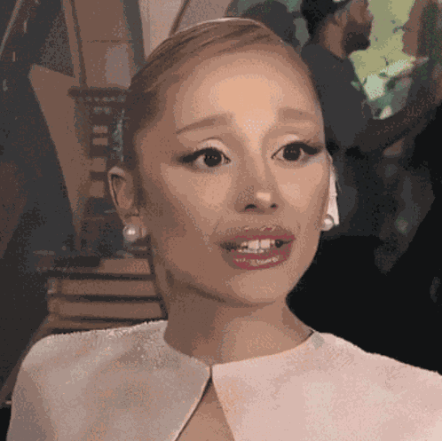 Ariana GIF