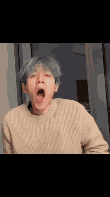Baek Yawn GIF