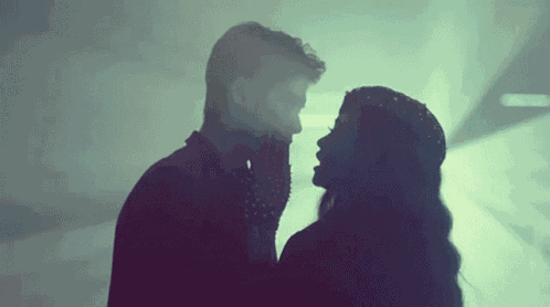 Berpelukan Novia Bachmid GIF