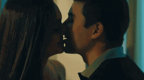 Beso Jose Manuel GIF