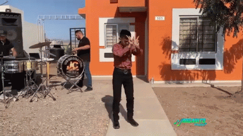 Carlitos Bailarin Alegre GIF