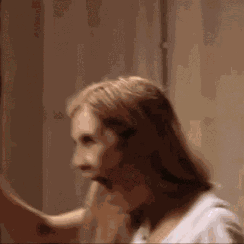 Carminha Adriana Esteves GIF