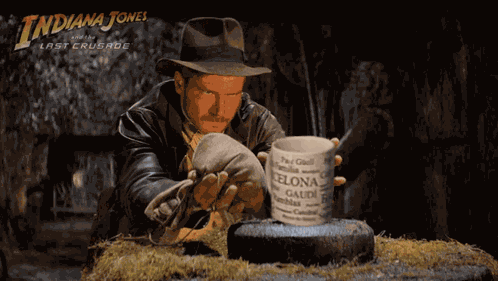 Celona Gaudi Tasse GIF