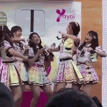 Charaline Kaew Bnk48 GIF