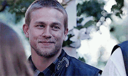 Charlie Hunnam Foksrun GIF