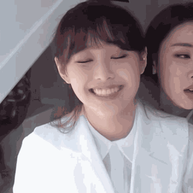 Chuu Loona GIF