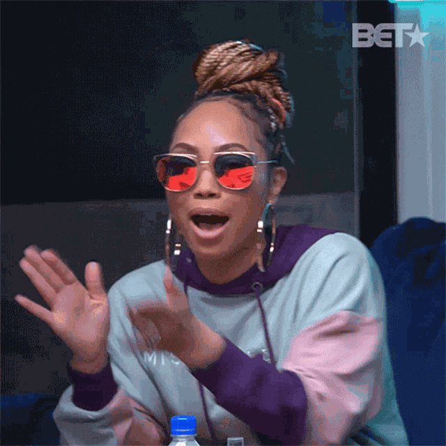 Clapping Shamari GIF