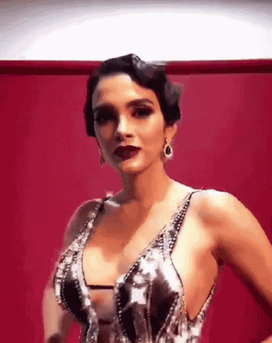Clara Sexy GIF