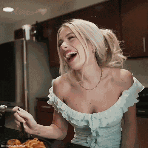 Claudia Claudia Walsh GIF