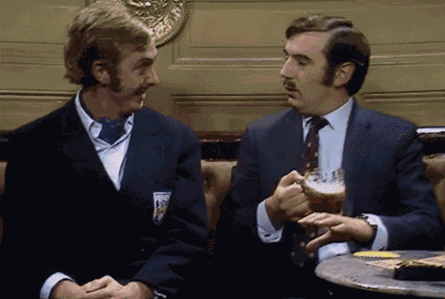Codazo Monty Python GIF