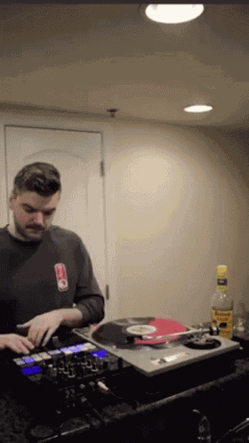 Curtisremarc Remarcablepours GIF