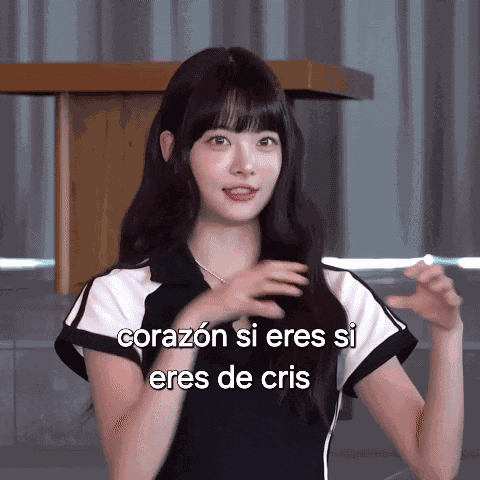 Eunchae De Cris Le Sserafim GIF