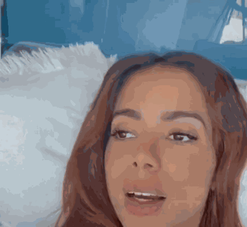 Fazendo Careta Anitta Acordando GIF