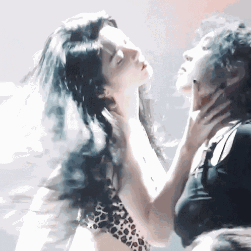 Fujing Kiss GIF