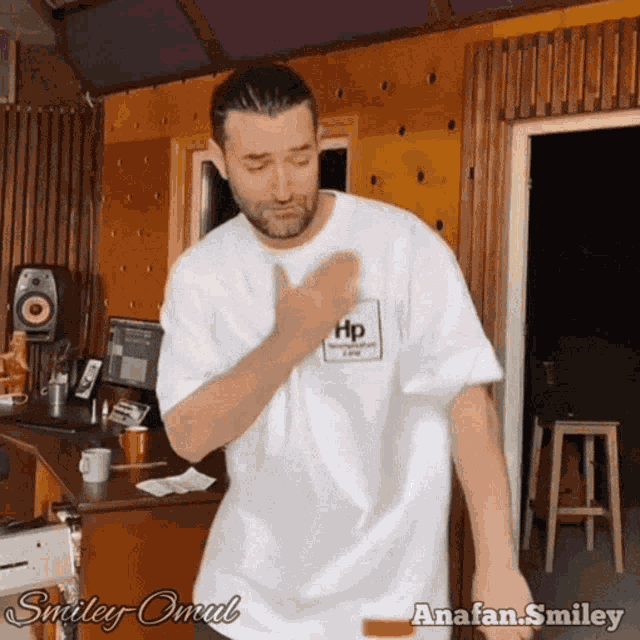 Ginapistol Smileyomul GIF