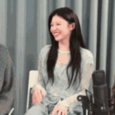 Go Younjung Folded GIF