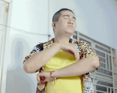 Hóng Nghe GIF
