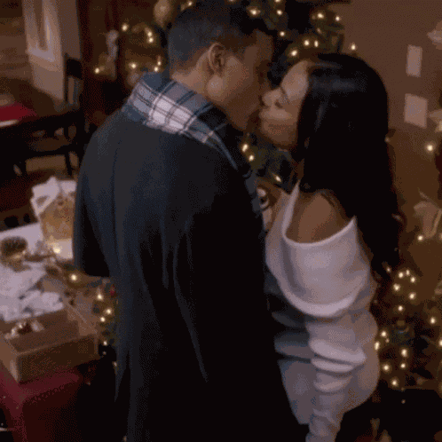 Hallmark Hallmarkkiss GIF