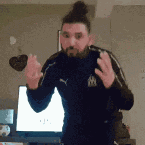 Henni Mohamed Kick GIF